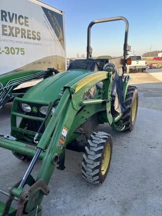 2010 John Deere 3320 Equipment Image0