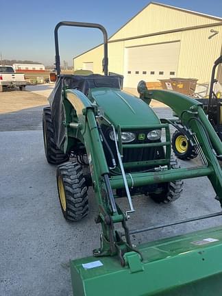 Image of John Deere 3320 equipment image 1