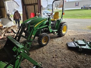 2010 John Deere 3320 Image