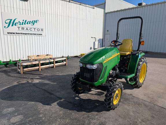 Image of John Deere 3520 equipment image 1