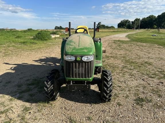 Image of John Deere 3520 equipment image 1