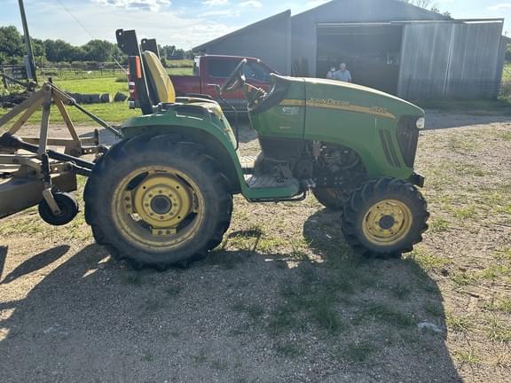 Image of John Deere 3520 equipment image 2