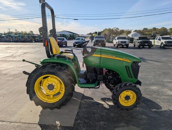 Image of John Deere 3520 equipment image 3