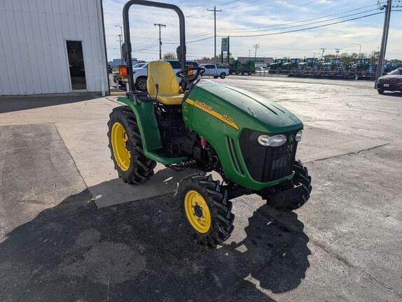 Image of John Deere 3520 equipment image 2