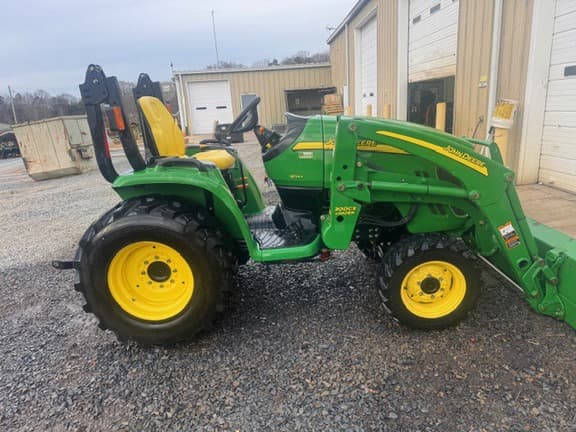 Image of John Deere 3520 equipment image 2