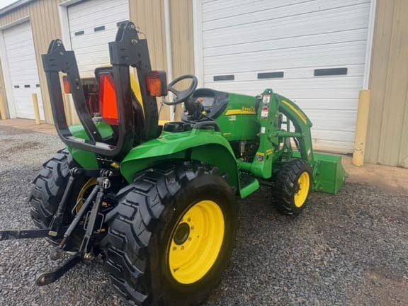 Image of John Deere 3520 equipment image 3