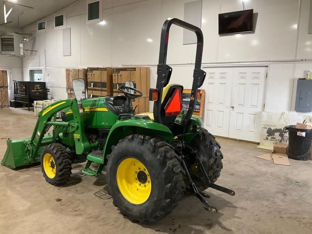 Image of John Deere 3520 equipment image 2