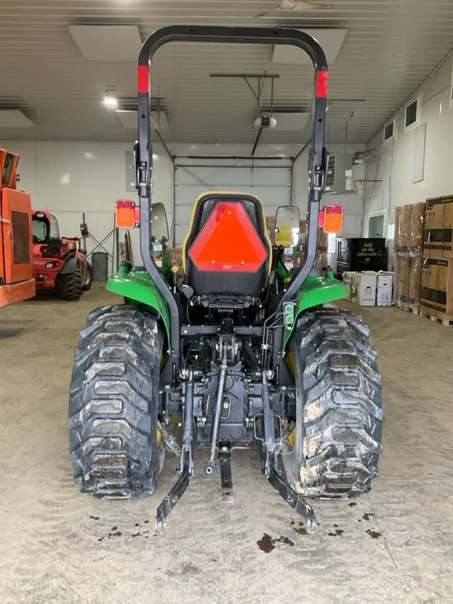 Image of John Deere 3520 equipment image 3