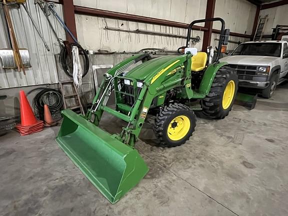 Image of John Deere 4105 Image 0