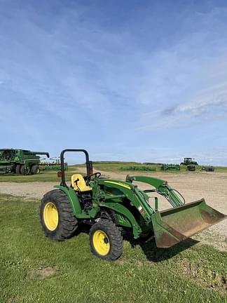 Image of John Deere 4105 equipment image 2