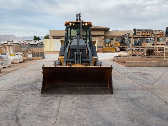 Image of John Deere 410J equipment image 4