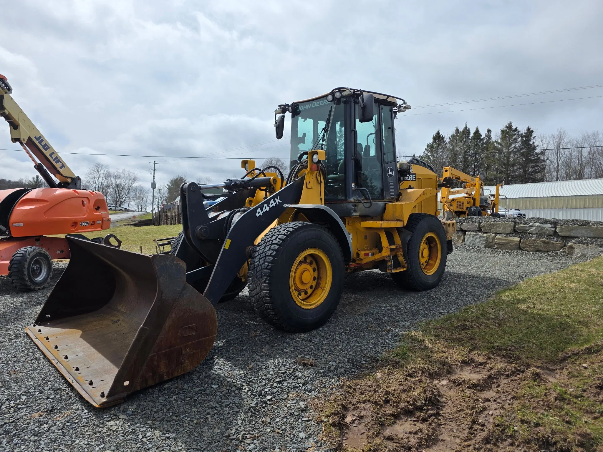 2010 John Deere 444K Equipment Image0