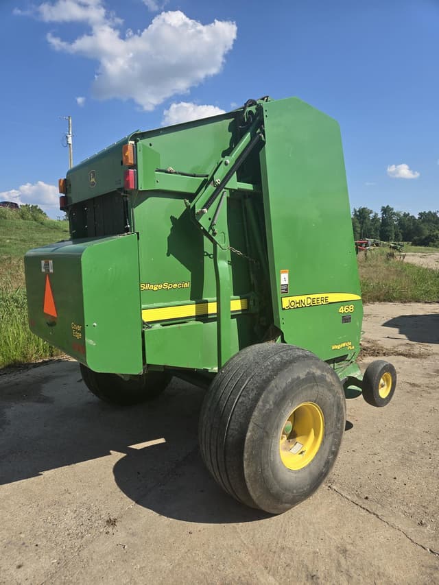 Image of John Deere 468 MegaWide Plus equipment image 1