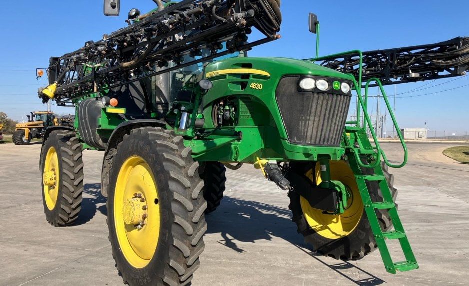 John Deere 4830 Equipment Image0