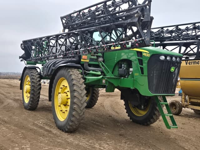 Image of John Deere 4930 equipment image 3