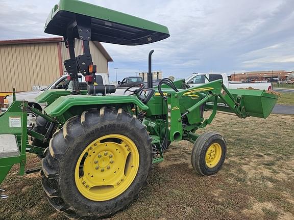 Image of John Deere 5045D equipment image 4