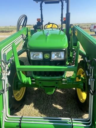Image of John Deere 5045E equipment image 3