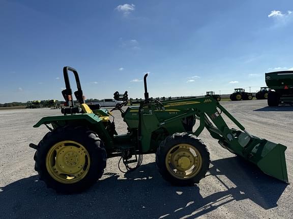 Image of John Deere 5045E equipment image 3