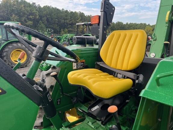 Image of John Deere 5055E equipment image 3