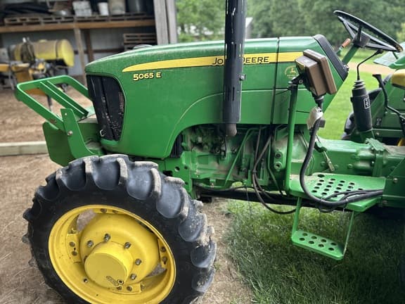 Image of John Deere 5065E equipment image 1