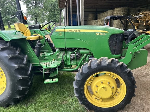 2010 John Deere 5065E Equipment Image0