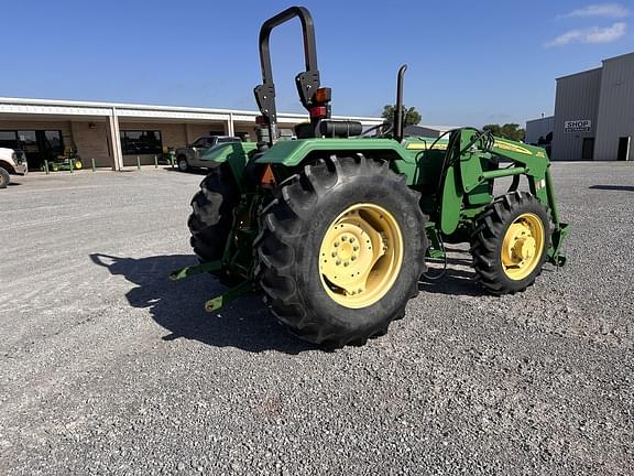 Image of John Deere 5065E equipment image 4