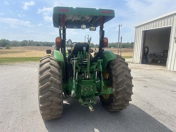Image of John Deere 5065M equipment image 4