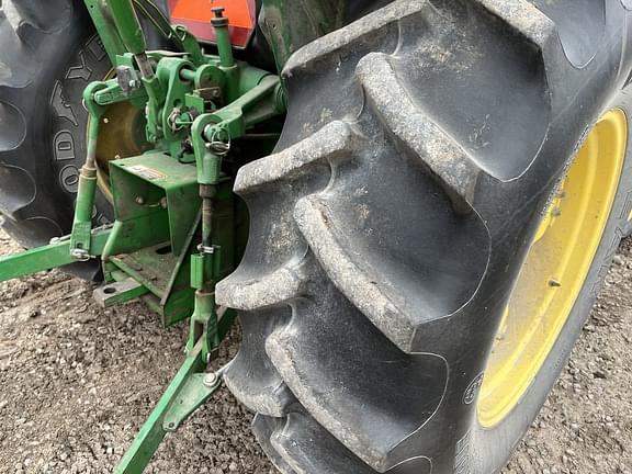 Image of John Deere 5075E equipment image 4