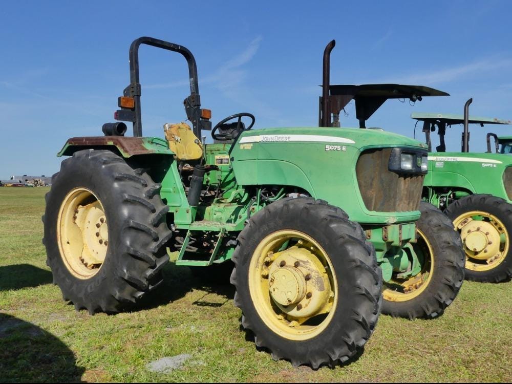 2010 John Deere 5075E Equipment Image0