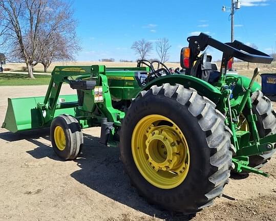 Image of John Deere 5075M equipment image 3
