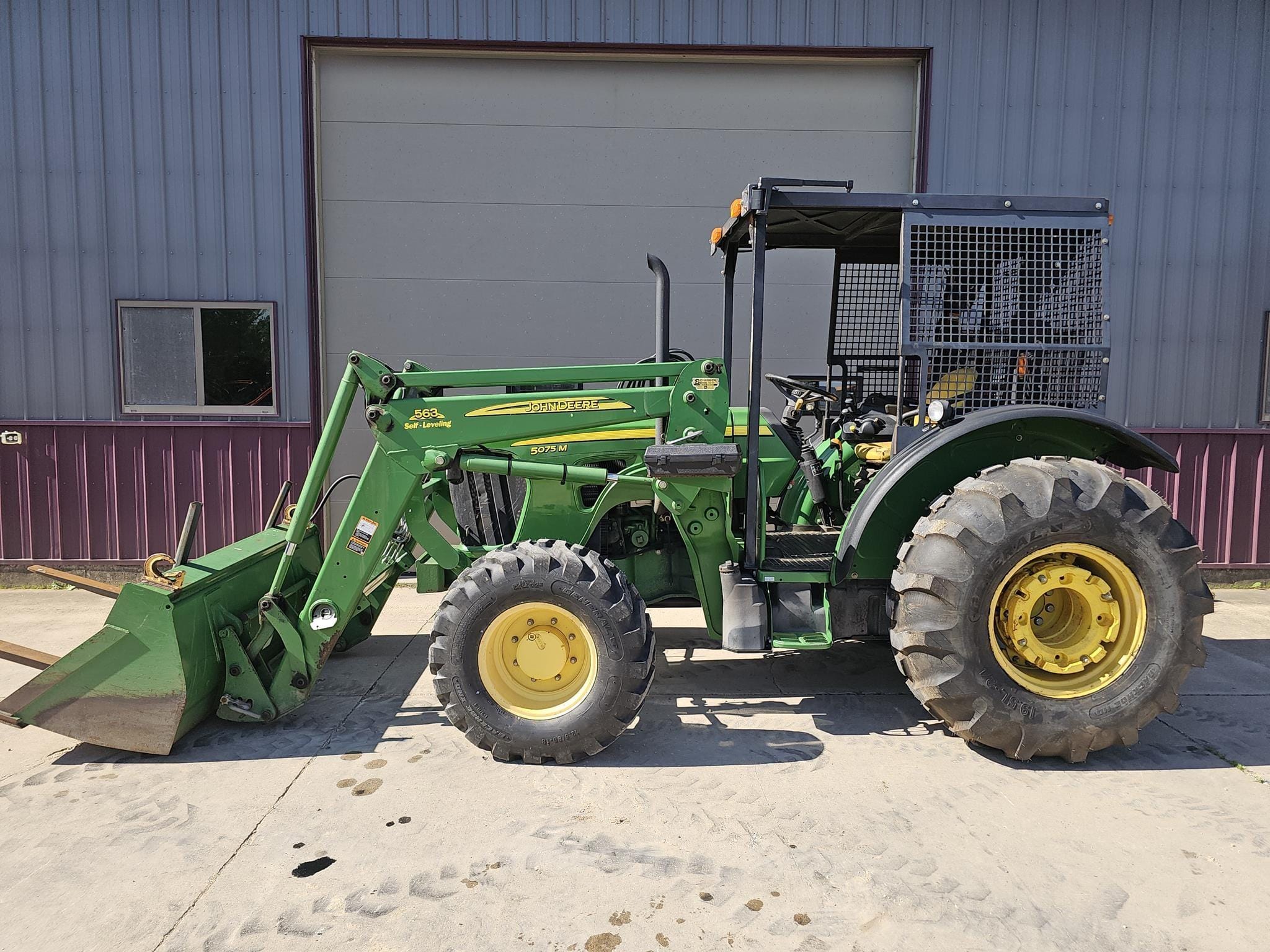 2010 John Deere 5075M Equipment Image0