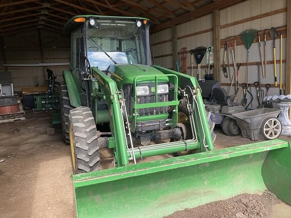 Image of John Deere 5083E equipment image 2