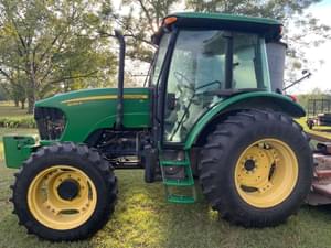 2010 John Deere 5083E Image