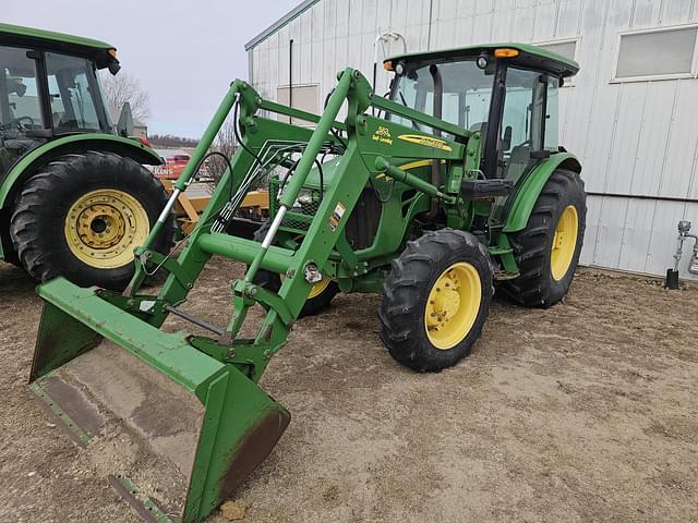 Image of John Deere 5085M equipment image 1