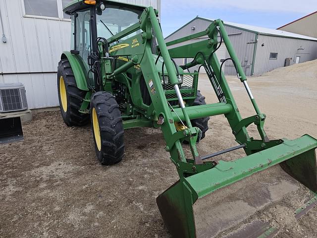 Image of John Deere 5085M equipment image 2