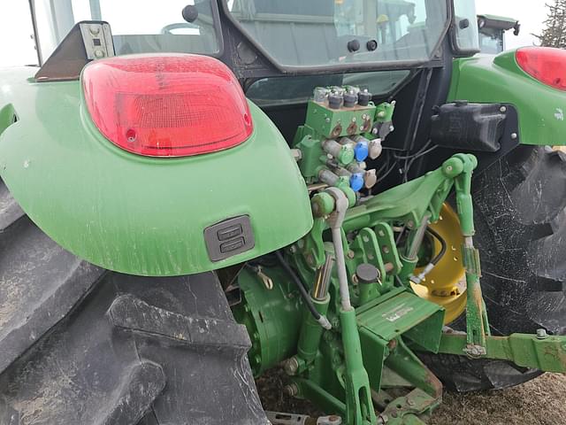 Image of John Deere 5085M equipment image 3