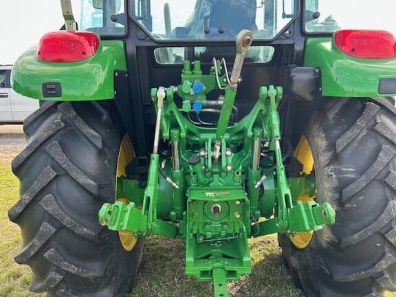 Image of John Deere 5085M equipment image 4