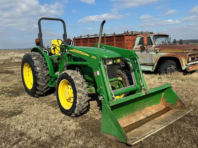 Image of John Deere 5085M equipment image 1