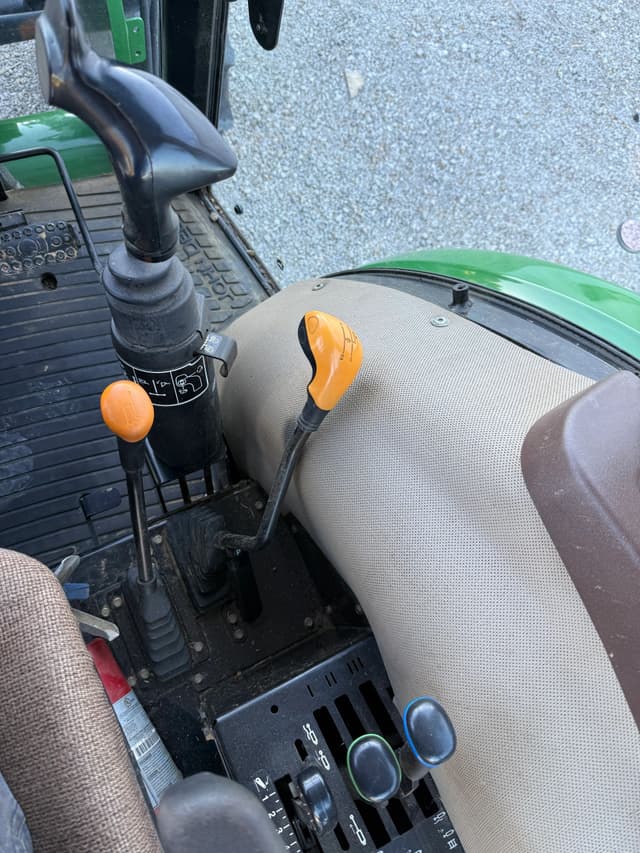 Image of John Deere 5093E equipment image 4