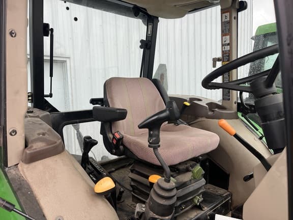 Image of John Deere 5093E equipment image 4