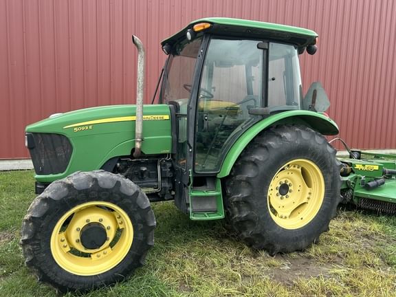 2010 John Deere 5093E Equipment Image0