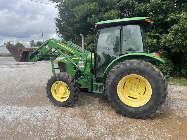 Image of John Deere 5095M equipment image 2