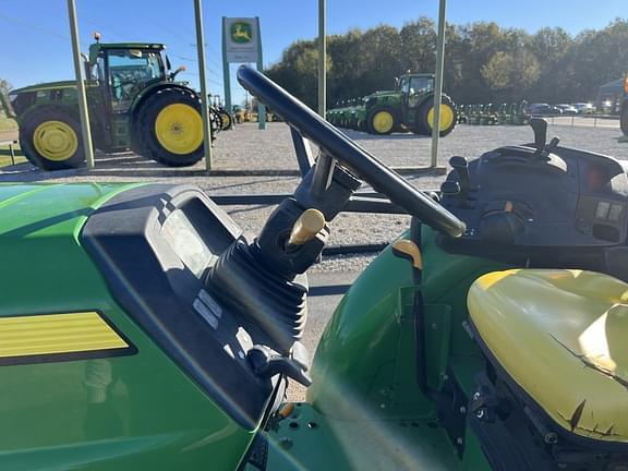 Image of John Deere 5095M equipment image 4