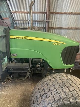Image of John Deere 5101E equipment image 1