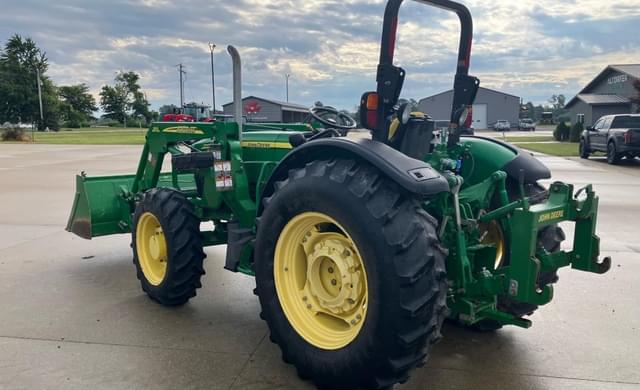 Image of John Deere 5105M equipment image 2