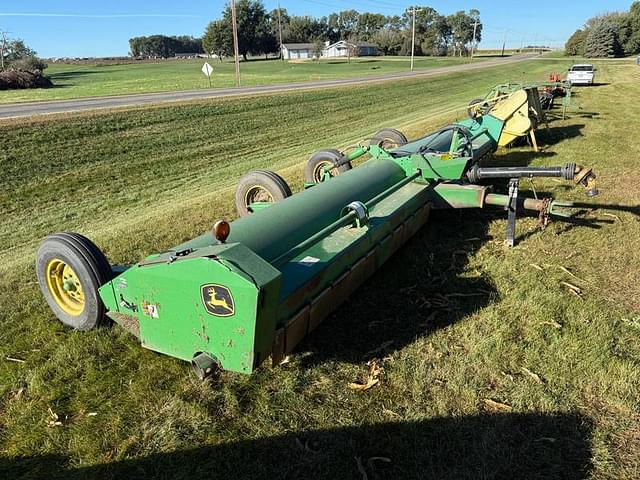 Image of John Deere 520 equipment image 1