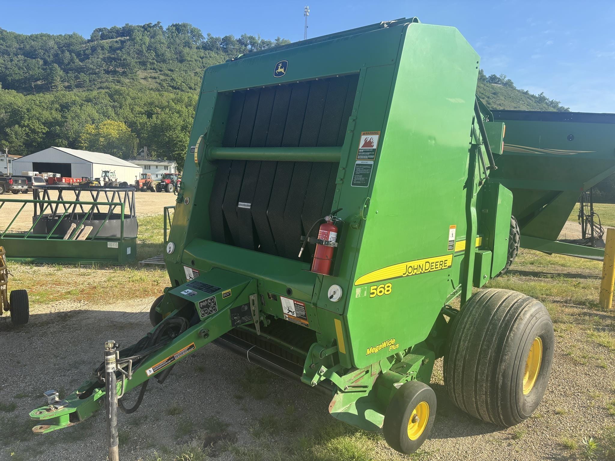 2010 John Deere 568 Equipment Image0