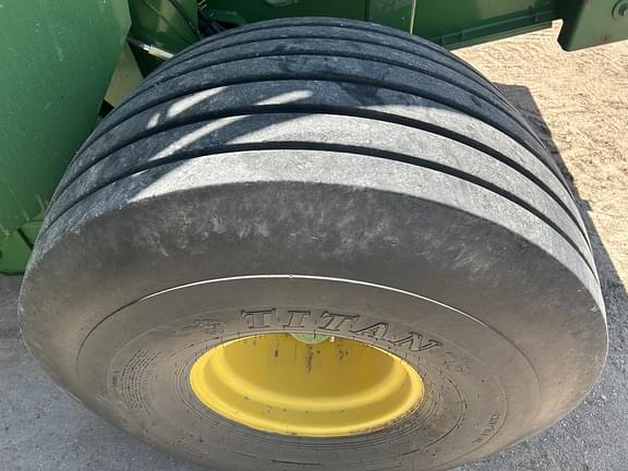 Image of John Deere 568 equipment image 4