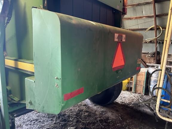 Image of John Deere 568 equipment image 4