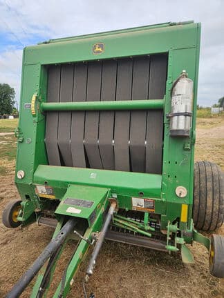 Image of John Deere 568 equipment image 1